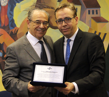 O presidente recebeu homenagem do Sebrae